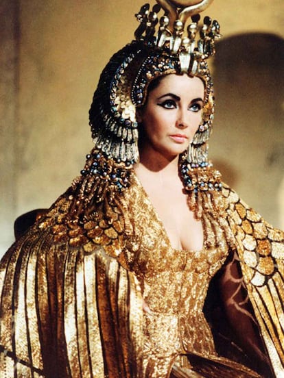 Elizabeth Taylor lució hasta 65 trajes durante el rodaje del filme.