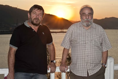 Roberto Lertxundi (izquierda) y Francisco Letamendia en La Galea.