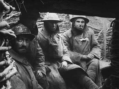 Soldados británicos y franceses, en una trinchera durante la I Guerra Mundial.