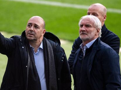 Fernando Carro (izquierda) junto a Rudi Völler en el Wanda.