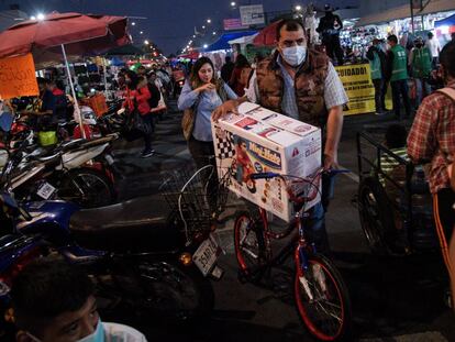 Un tianguis en el centro de Ciudad de México, en enero.