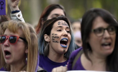 Manifestantes en Madrid tras la sentencia del caso La Manada. 