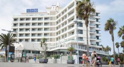 Vista exterior del Hotel H10, este lunes en Puerto de La Cruz (Tenerife).