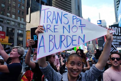 Una protesta en Nueva York contra el veto a los transg&eacute;nero en el Ej&eacute;rcito 