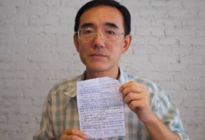 Sun Yi mostra la carta de socors que va escriure.