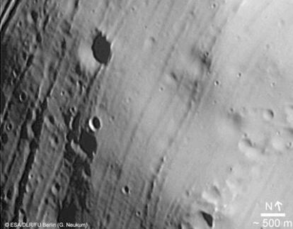 Imagen de la luna marciana Fobos tomada en 2008 por la cámara de <i>Mars Express</i> a 656 kilómetros de distancia del centro.