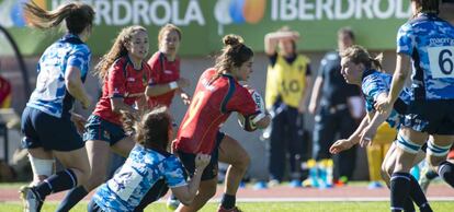 Jugada en un partido de la Selección Femenina de rugby.