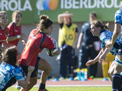 Jugada en un partido de la Selección Femenina de rugby.