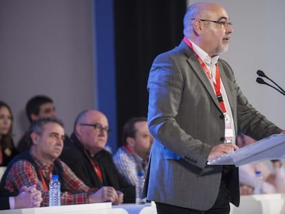 José Antonio Pastor se dirige a los delegados del Congreso del PSE de Bizkaia.