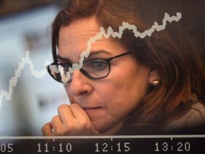 Montaje de una trader alemana y un chart del índice DAX.