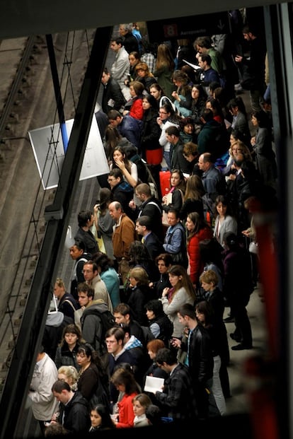 Andén de la estación de metro de Nuevos Ministerios, Madrid, a primera hora de la mañana.