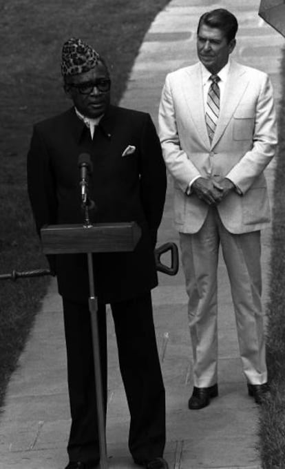 Mobutu recibido por Donald Reagan en la Casa Blanca.