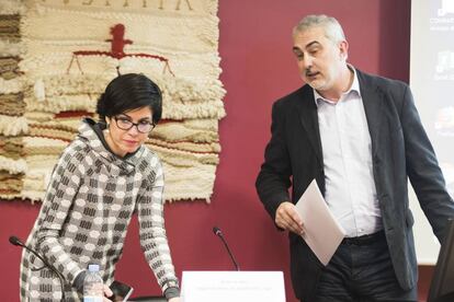 Pilar de Lara, en una reciente conferencia en la Facultad de Derecho de Santiago.