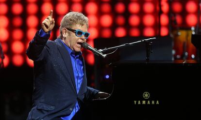Elton John en un momento del concierto en el Teatro Real de Madrid.
