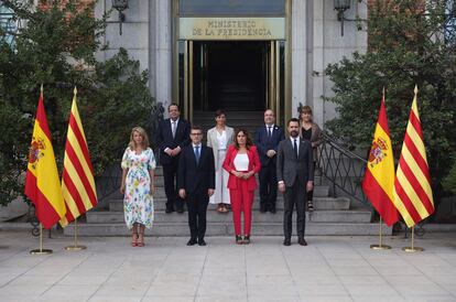 Foto de los participantes en la mesa de diálogo entre el Gobierno y la Generalitat, el miércoles en el Ministerio de la Presidencia.