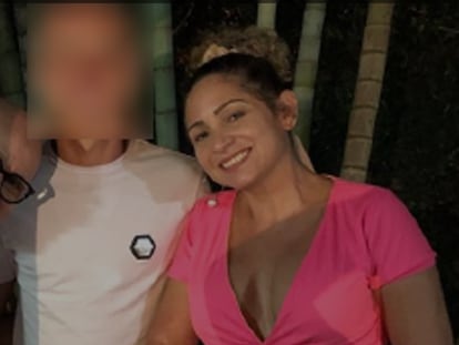 Fabrício Queiroz posa com seu filho caçula e sua esposa, Márcia Oliveira de Aguiar, no réveillon em Atibaia.