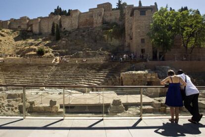 Visitantes de Málaga, en el Teatro Romano de la capital de la Costa del Sol.