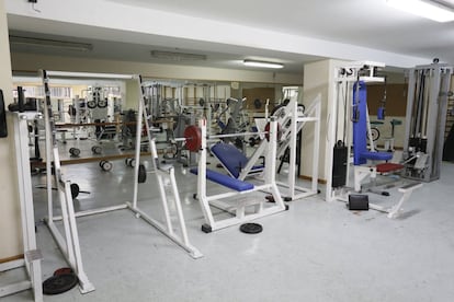 El gimnasio, una de las zonas comunes que se encuentra en un estado casi perfecto, es utilizado por varios de los inquilinos del colegio mayor.