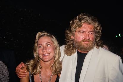 Joe Eszterhas y su mujer, Naomi, en el estreno de 'Sliver' en Los Ángeles en 1993.