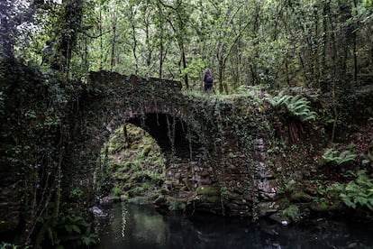 Puente sobre el río San Xusto en Lousame, cerca de la ría de Muros Noia.  