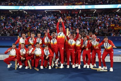 Los jugadores de España con la medlla de oro.