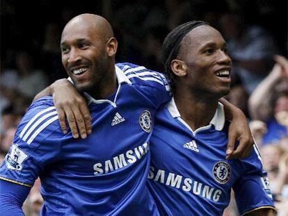 Anelka y Drogba celebran el gol del francés al Fulham.