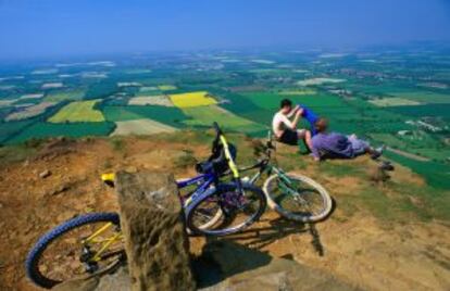 Vistas al valle de York desde Kirby Bank, en el parque nacional de North York Moors, en Inglaterra.