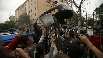 Independence supporters with a ballot box on October 1, 2017.