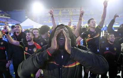 Lukaku y sus compañeros de Bélgica celebran el pase.