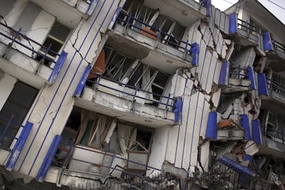 Un hotel parcialmente colapsado en Matías Romero, Oaxaca. 