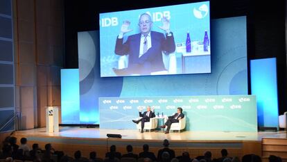 La intervención de Rafael Reif, presidente del Instituto Tecnológico de Massachusetts, junto a Luis Alberto Moreno, presidente del BID.