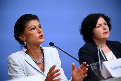 Sahra Wagenknecht y Amira Mohamed Ali, esta semana durante una rueda de prensa en Berlín para valorar el resultado de las elecciones europeas. 