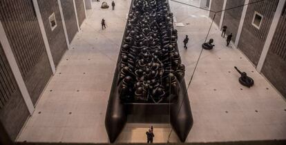 Instalaci&oacute;n hinchable de 70 metros &#039;Law of Journey&#039;, de Ai Weiwei