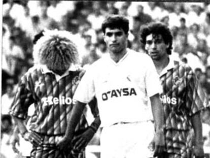 Michel toca los testículos a Valderrama.