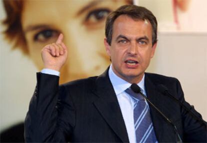 El secretario general del PSOE, José Luis Rodríguez Zapatero, el pasado miércoles en un mitin en Vigo.