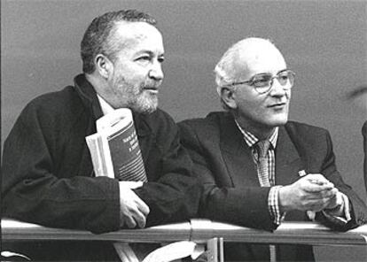 Javier Zarzalejos (derecha) y Pedro Arriola.