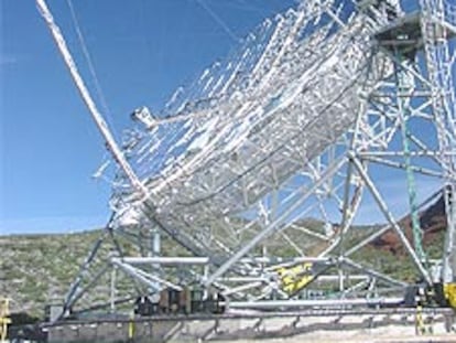 El telescopio Magic, con parte de los espejos.
