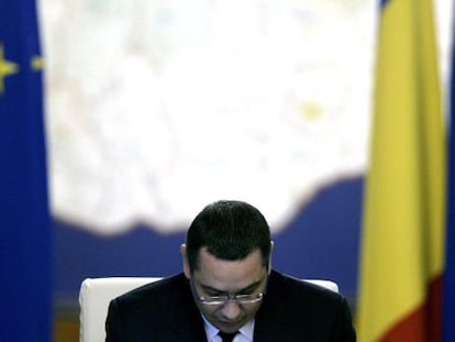 El primer ministro rumano Victor Ponta durante la reunión del Gobierno, después de anunciar su renuncia.