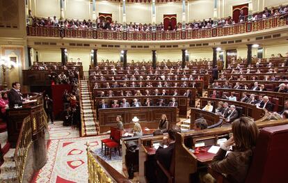 Juan José Ibarretxe presenta su plan para reformar el Estatuto de Gernika en el pleno del Congreso de los Diputados, el 1 de febrero de 2005.