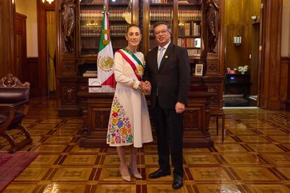 Claudia Sheinbaum con Gustavo Petro, presidente de Colombia, en el Palacio Nacional de Ciudad de México, el día 01 de octubre de 2024.