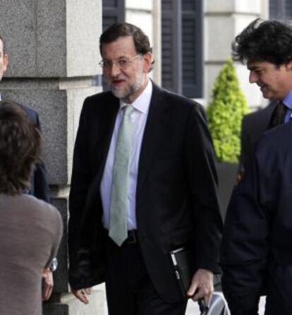 El presidente del Gobierno, Mariano Rajoy, a su llegada esta mañana al Congreso de los Diputados para asistir al pleno de la Cámara Baja.