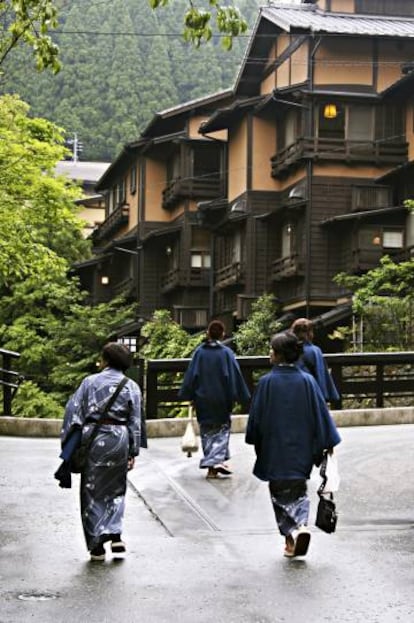 Una calle del pueblo termal de Kurokawa Onsen, en la región japonesa de Kyushu.