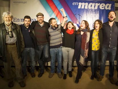 Los promotores de En Marea celebran los resultados de sus primeras elecciones generales en 2015.