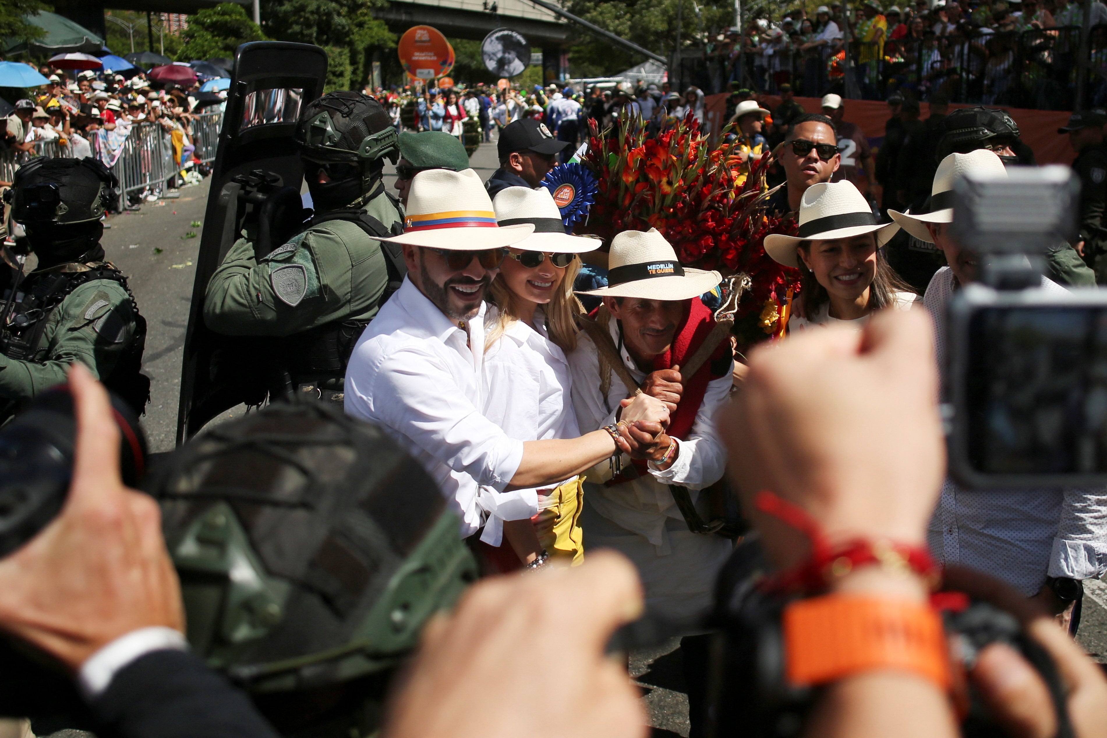 Las primeras 48 horas de Abelardo de la Espriella: tres ciudades reemplazan a setenta decretos