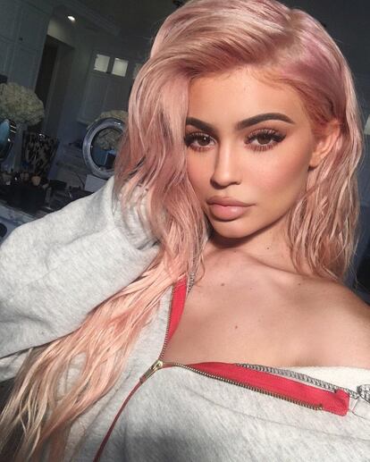 Kylie Jenner, la más pequeña del televisivo clan Kardashian, mostró a sus más de 81 millones de seguidores de Instagram su cambio de 'look' hace dos meses.