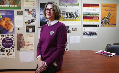 Teresa López posa en la sede de Fademur, en Madrid.