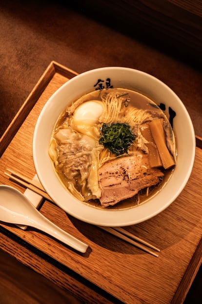 El clebre ramen del chef Yatsushi Matsumura con ravioli de 'foie-gras' y trufa: una fusin de sabores orientales y occidentales.