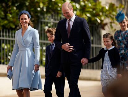 El príncipe Guillermo junto a su mujer, Kate, y los dos hijos mayores de ambos, Jorge y Carlota.