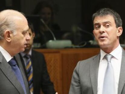 Los ministros de Interior de España y Francia, Fernández Díaz y Valls.