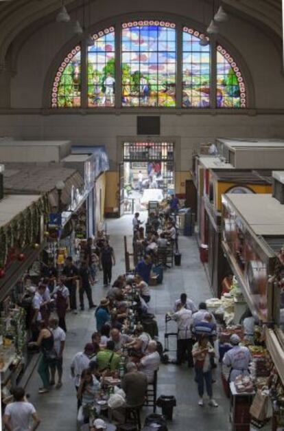 Visitantes no Mercado Municipal de São Paulo.